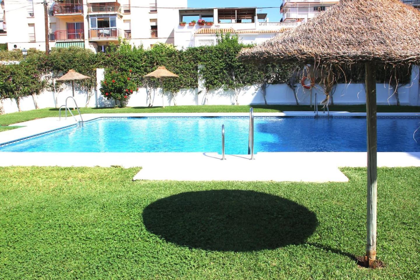 Nerja Gaviota Holidays Piscina Y Playa Luaran gambar