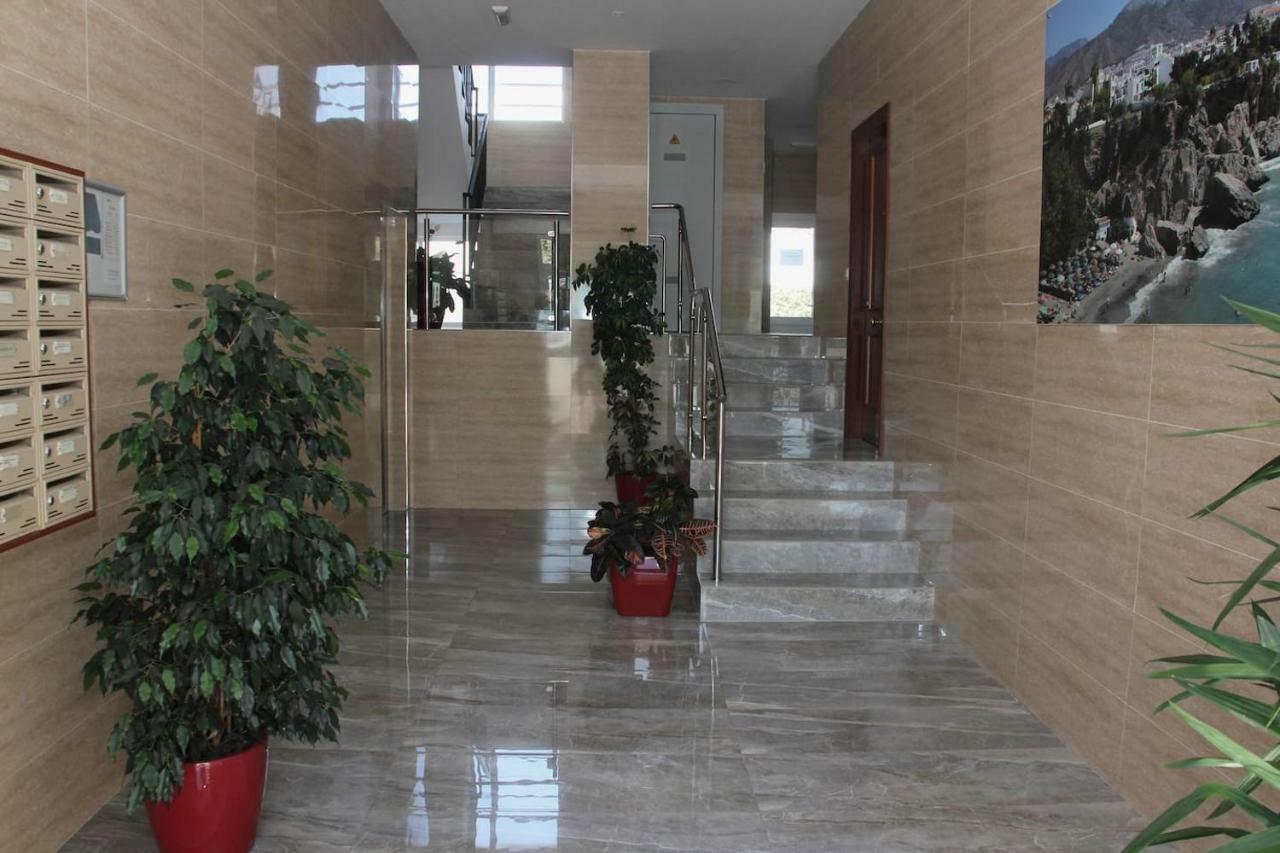 Nerja Gaviota Holidays Piscina Y Playa Luaran gambar